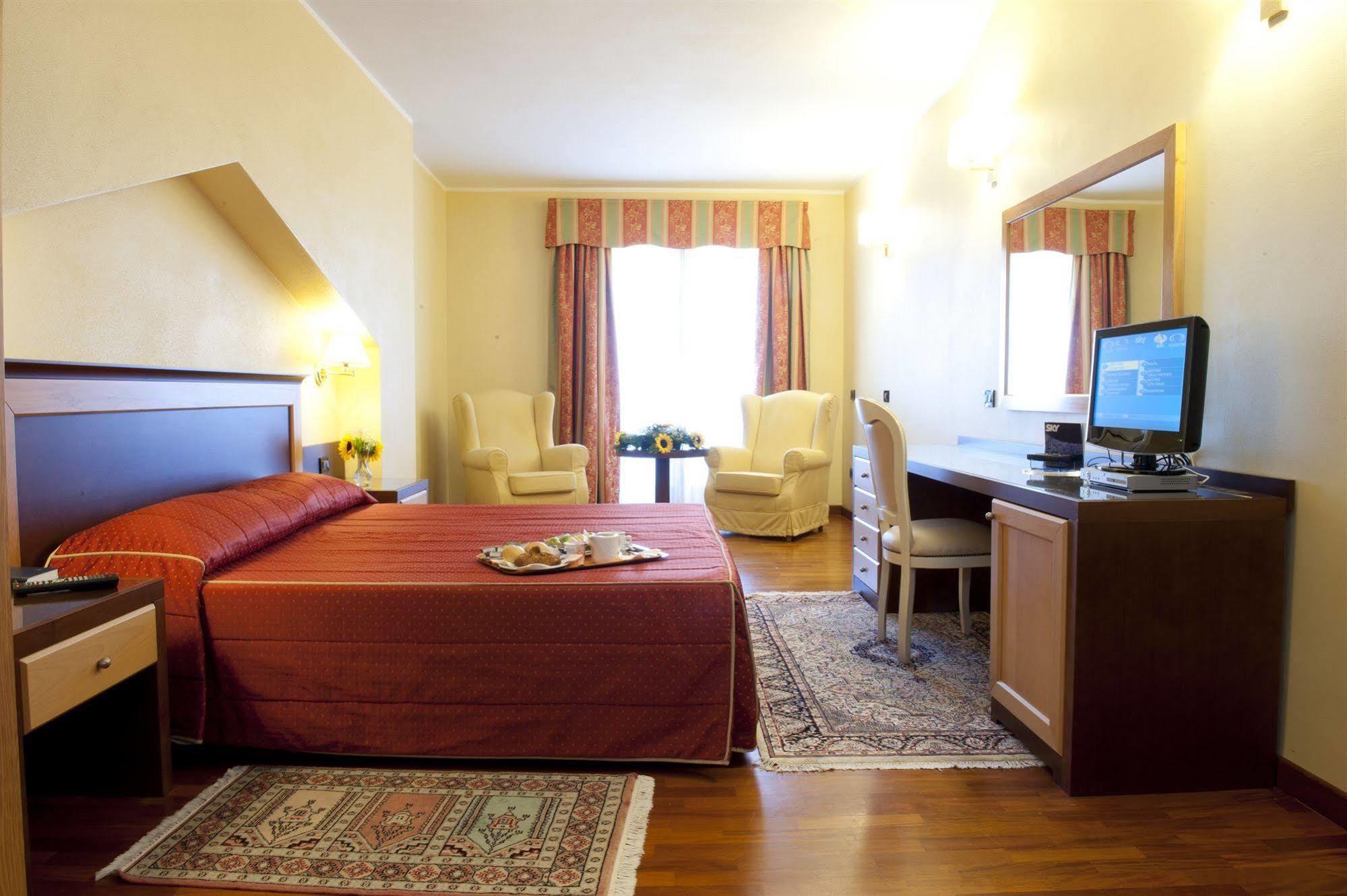 Hotel Grillo アッセミニ エクステリア 写真
